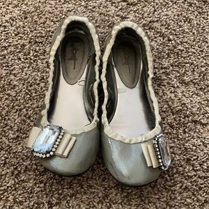 Patent grey ballet flats